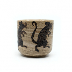 Becher mit Zombi Ratten Detail