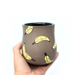 Handgemachter Becher 'Banana' Bild 2 Becher 'Banana' Detail