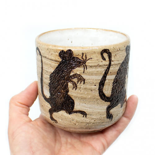 Becher mit Zombi Ratten