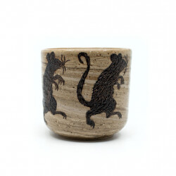 Becher mit Zombi Ratten Detail