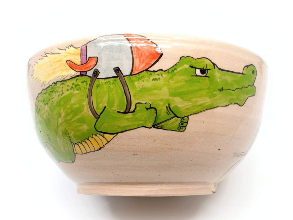 Große handgetöpferte sowie witzig von Hand bemalte (Obst)Schale - Krokodil mit Rakete