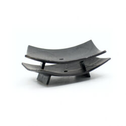 Handgemachte schwarze Seifenschale 'Erle' Stapel