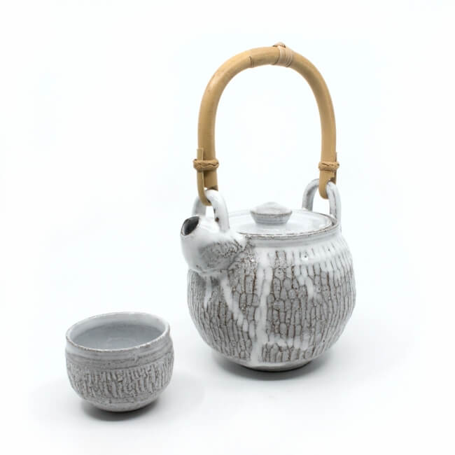 Teekanne mit Bambusgriff & Teeschale im japanischen Stil - Front