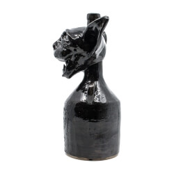 Handgefertigte schwarze Flasche mit Katzenkopf Old Cats Purrbon makaber - Seitenansicht