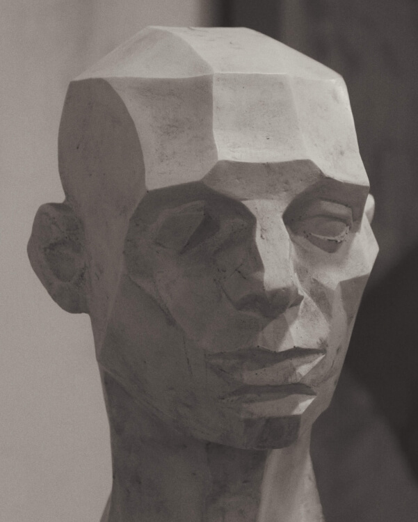 Skulptur eines Kopfes