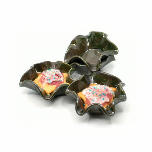 handgemachte Muffinformen in grün staged