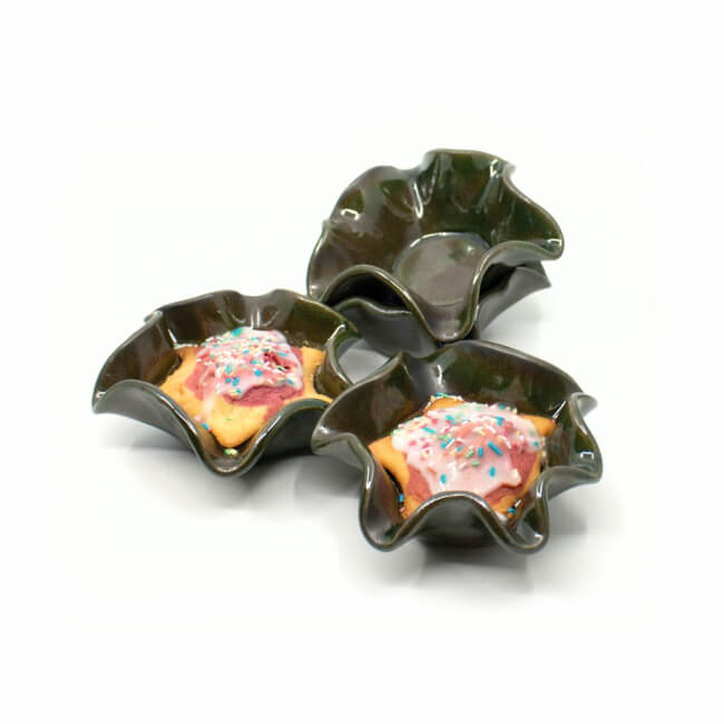 handgemachte Muffinformen in grün staged