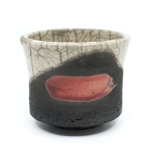 Raku Teeschale mit roten Strich