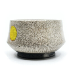 Raku Teeschale 'sonnengelb' Seitenansicht