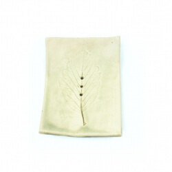 Handgemachte Seifenschale mit Erlenblatt - zart grün Bild 3 Seifenschale zart gruen Erle