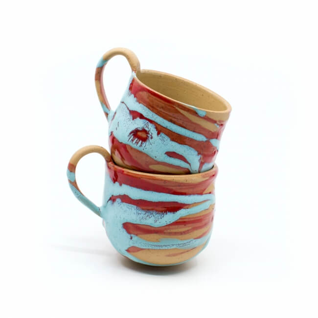 zwei handgefertigte Keramik Tassen Tassenpaar in blau/rot hangedreht - Stapelbar