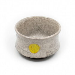 weisse Raku Teeschale Sonne Front